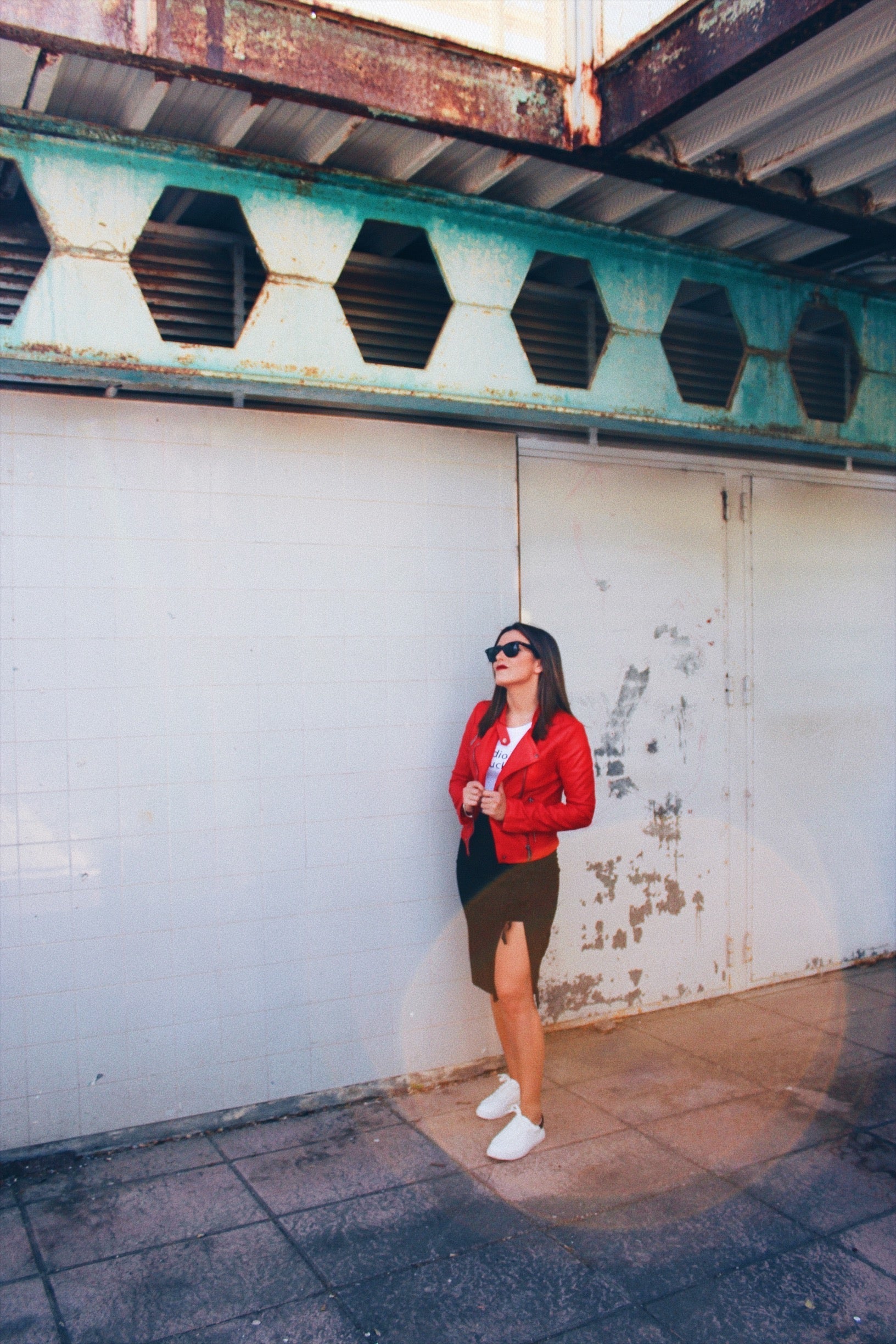 Cazadora roja que está de moda