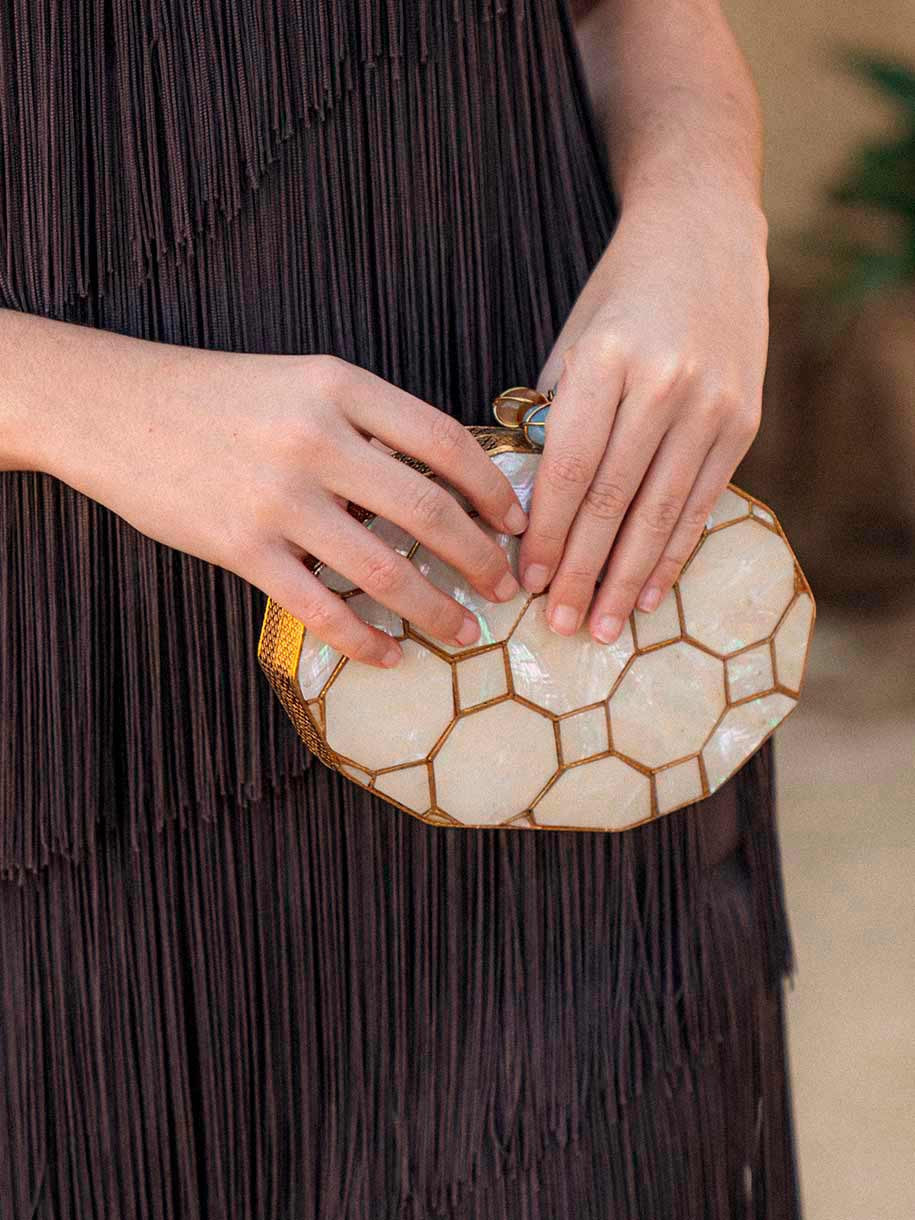 CLUTCH NACARADO ÓVALO