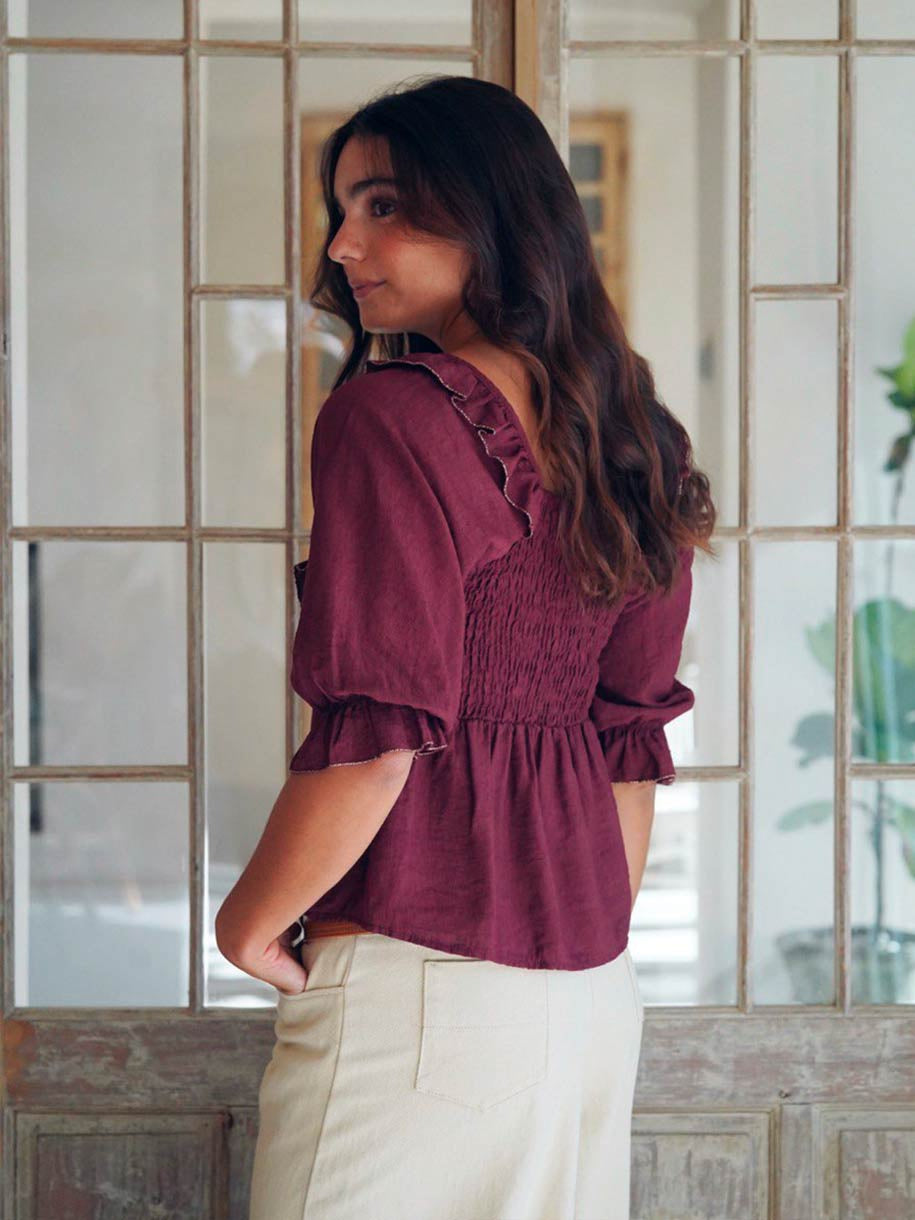 BLUSA ESCOTE VOLANTE