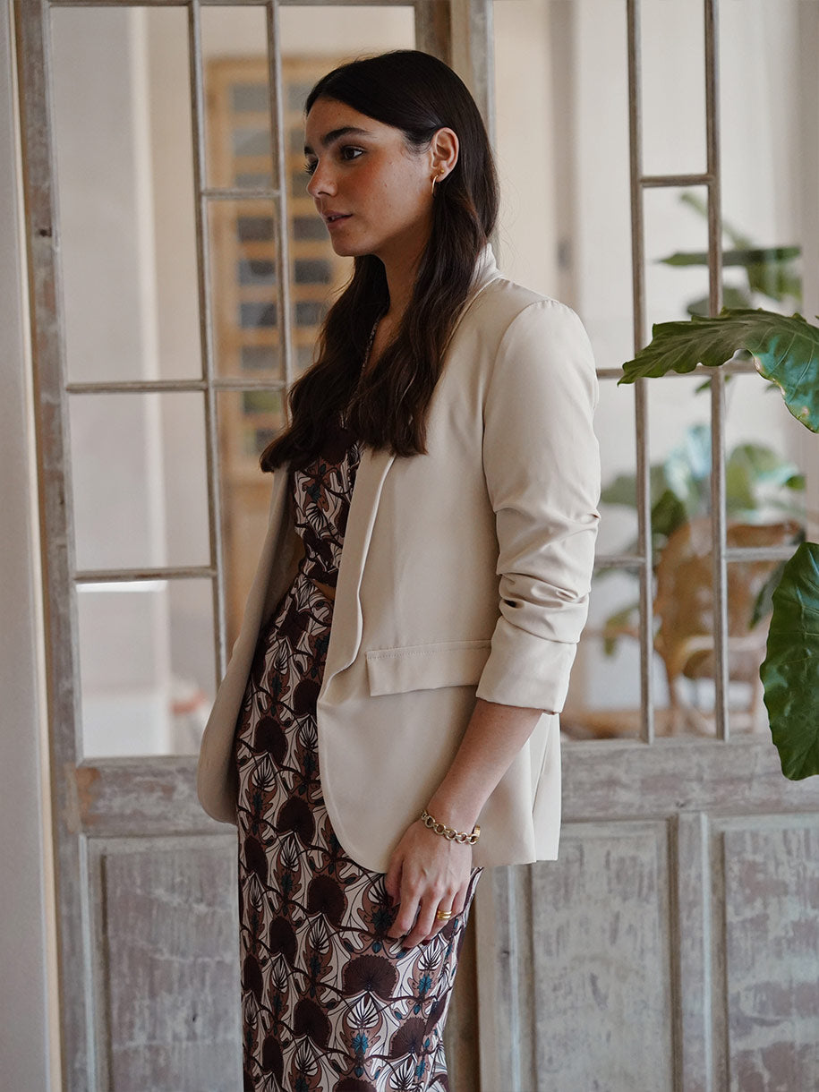 Blazer de fiesta con frunce en mangas