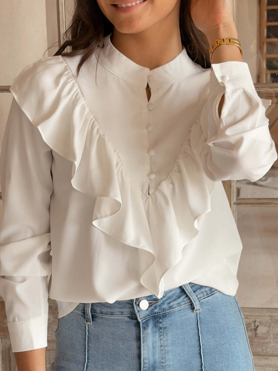 Blusa con volante y con botones