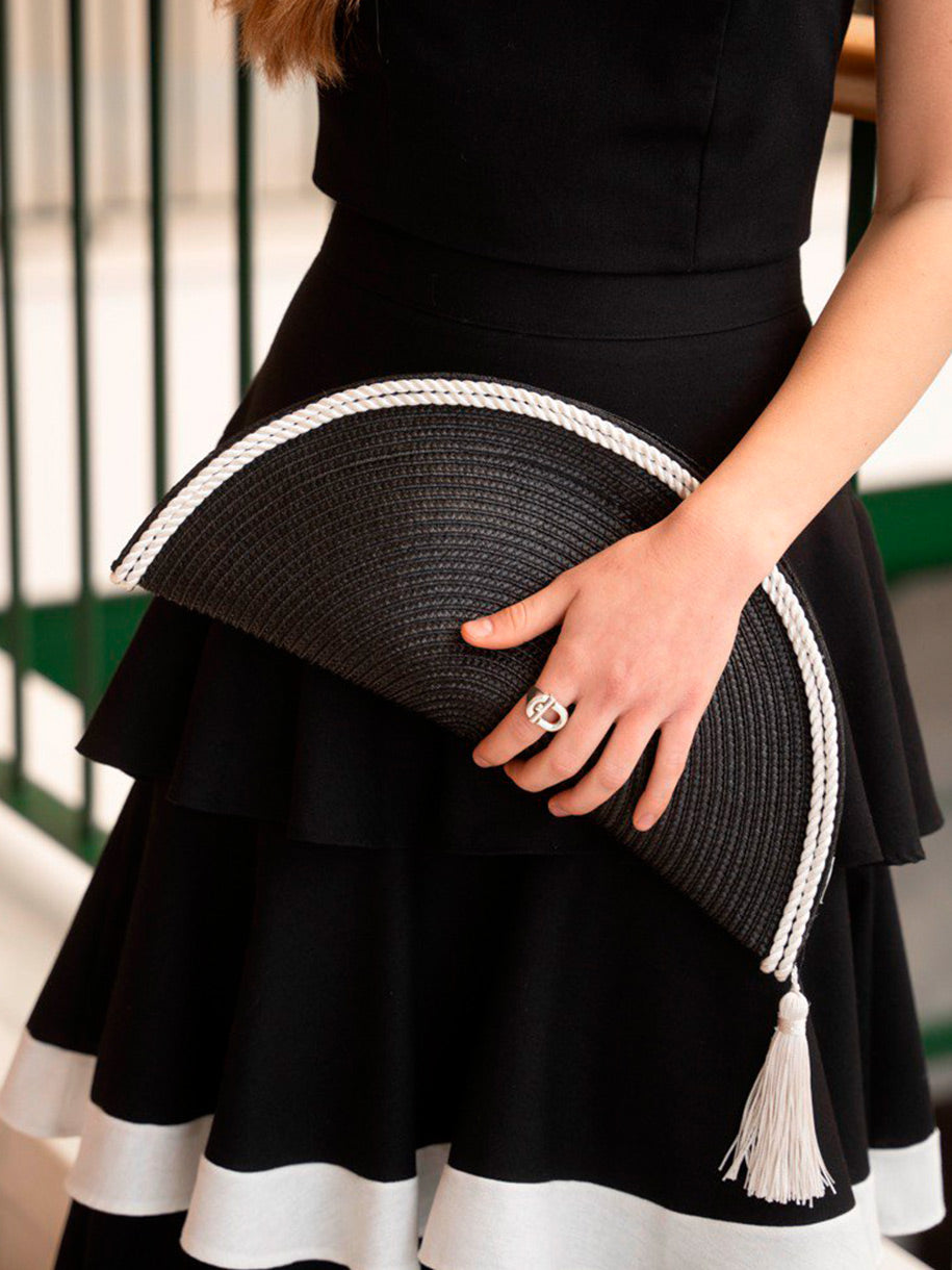 Bolso de mano tipo rafia negro