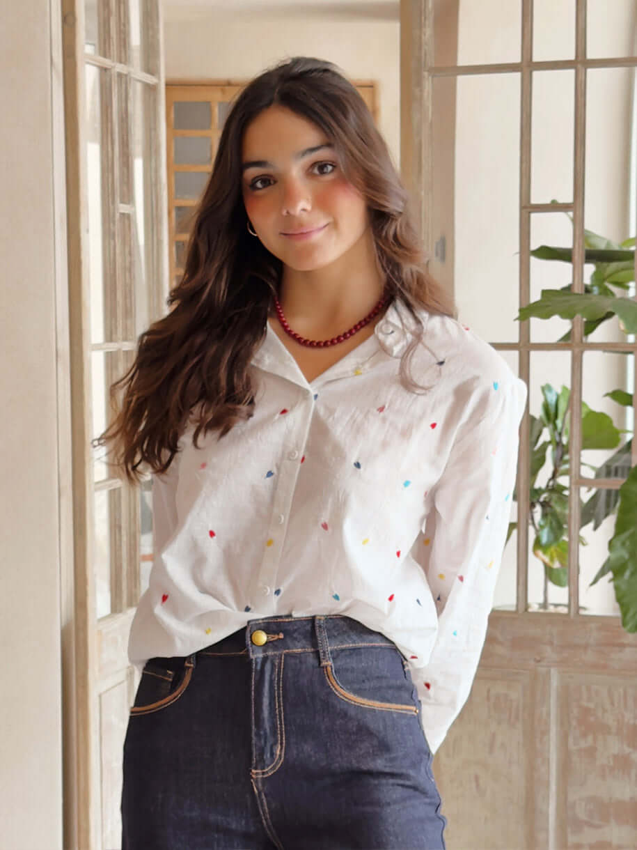 Camisa de mujer con corazones de colores