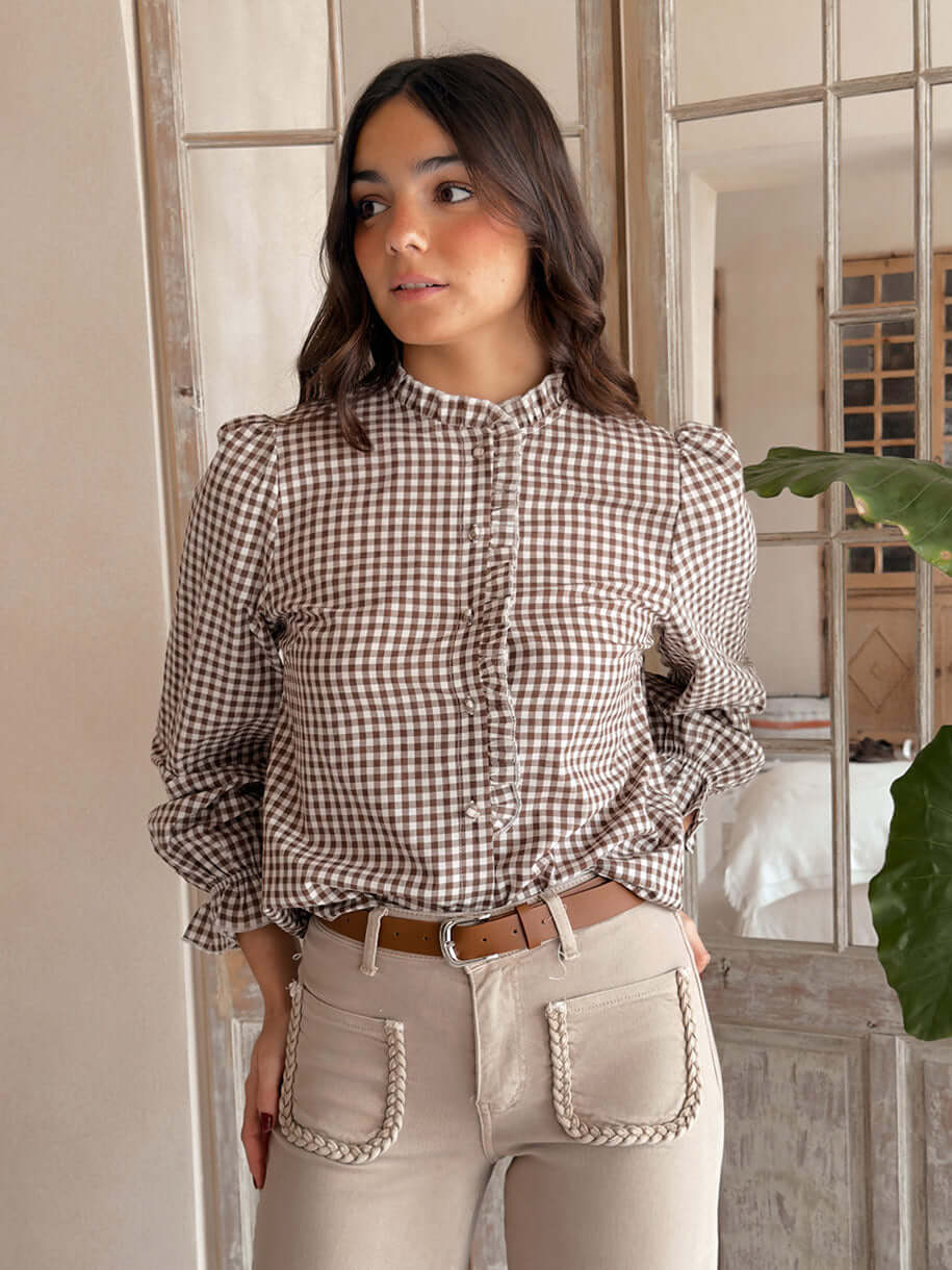 Camisa de vichy con volante delantero