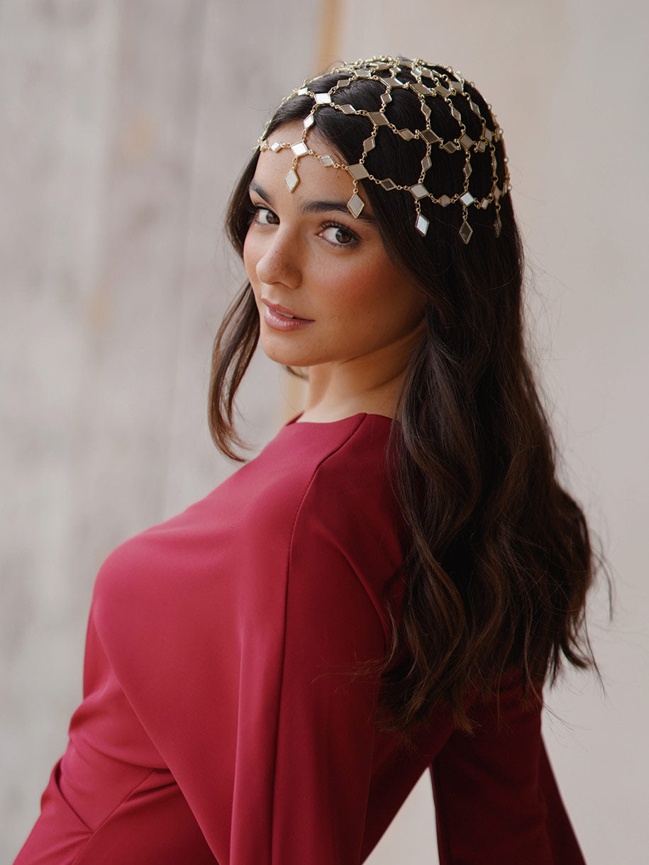 Casquete dorado para invitada