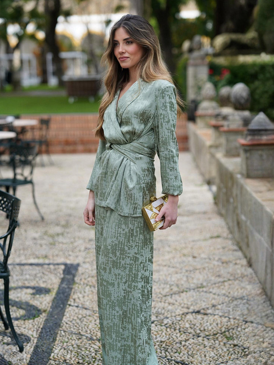 Conjunto de dos piezas, formado por chaqueta y pantalón