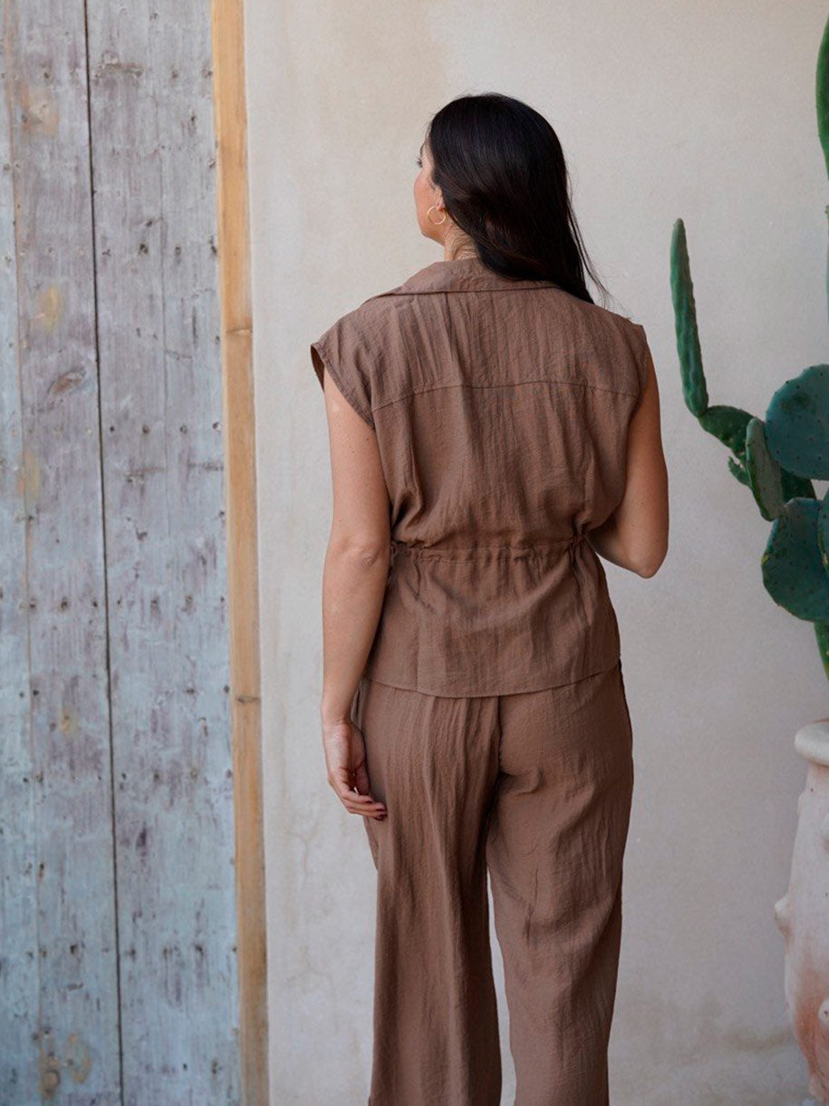 CONJUNTO CHALECO BOLSILLOS