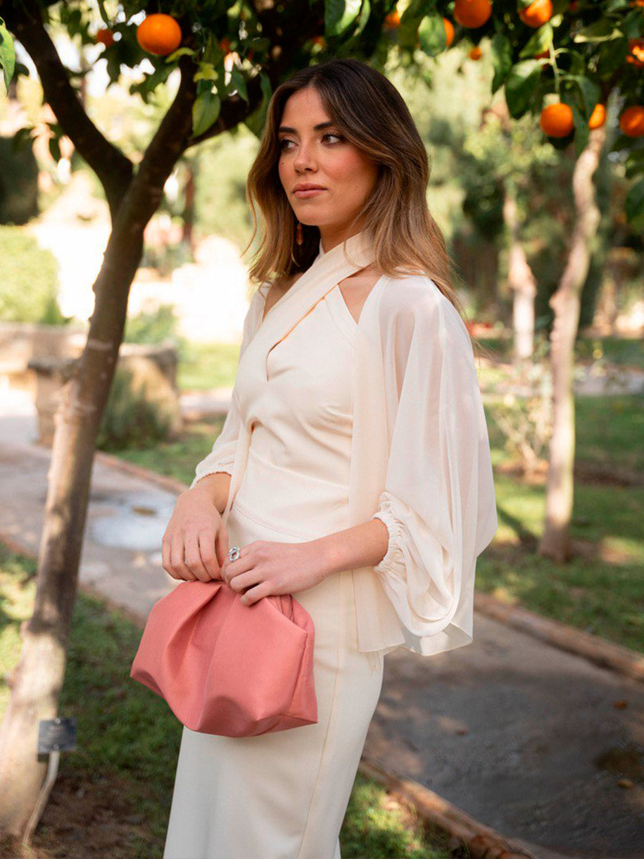 Top cruzado con manguitos de gasa y falda