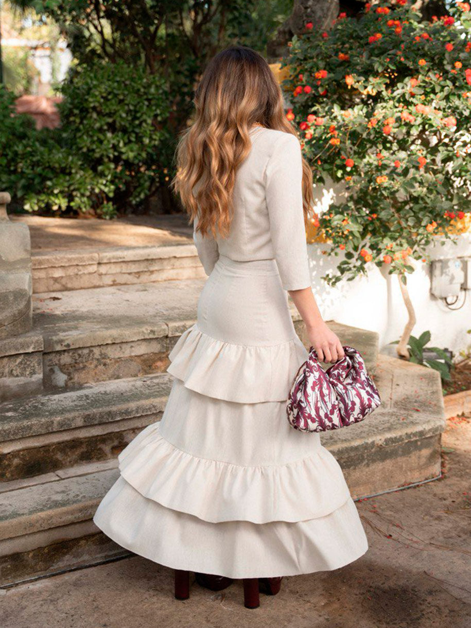 Conjunto de dos piezas formado por blusa y falda