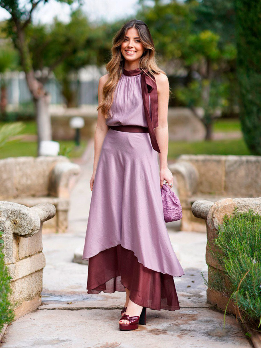 Conjunto de dos piezas, de blusa y falda