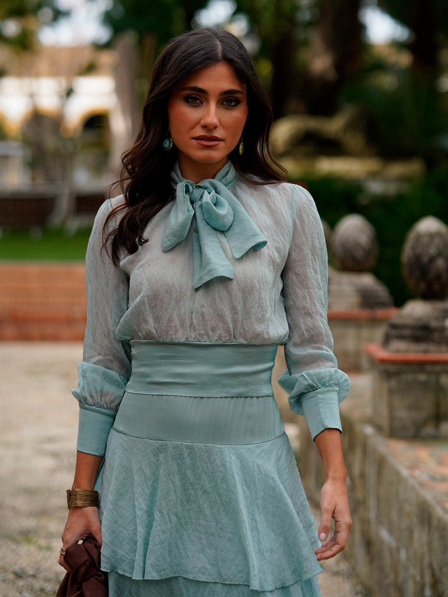 Conjunto Zalema, formado por blusa con lazo