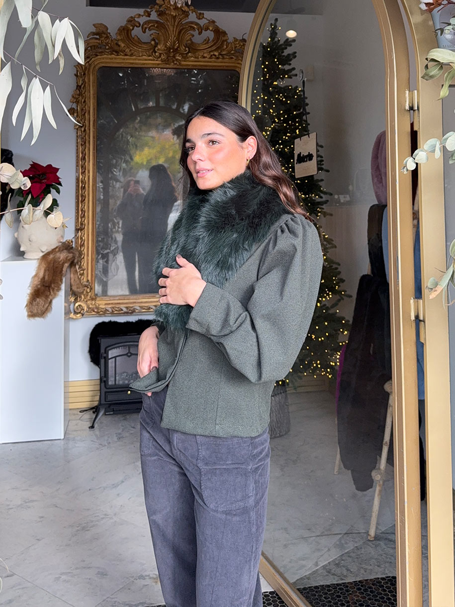 Estola de pelo en color verde