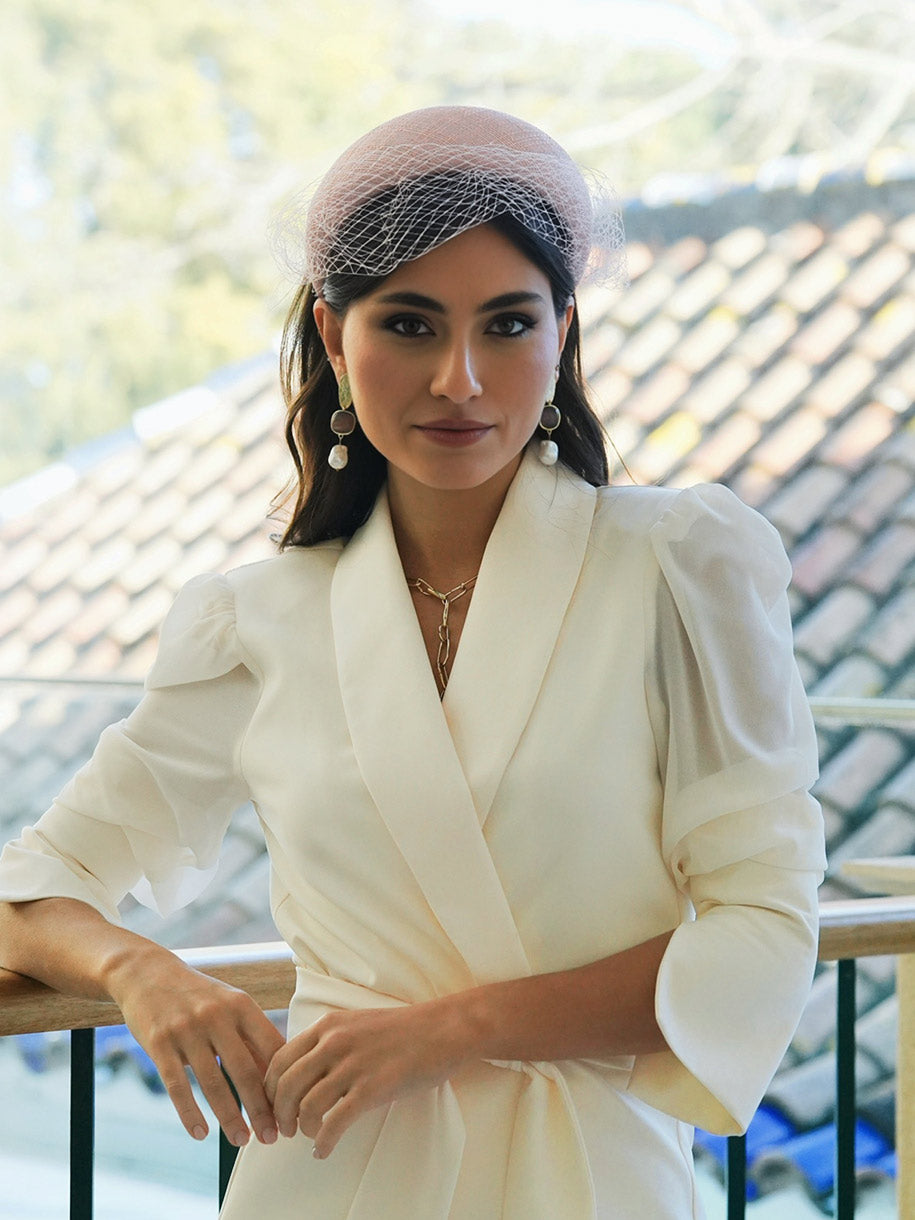 Diadema en color rosa con redecilla