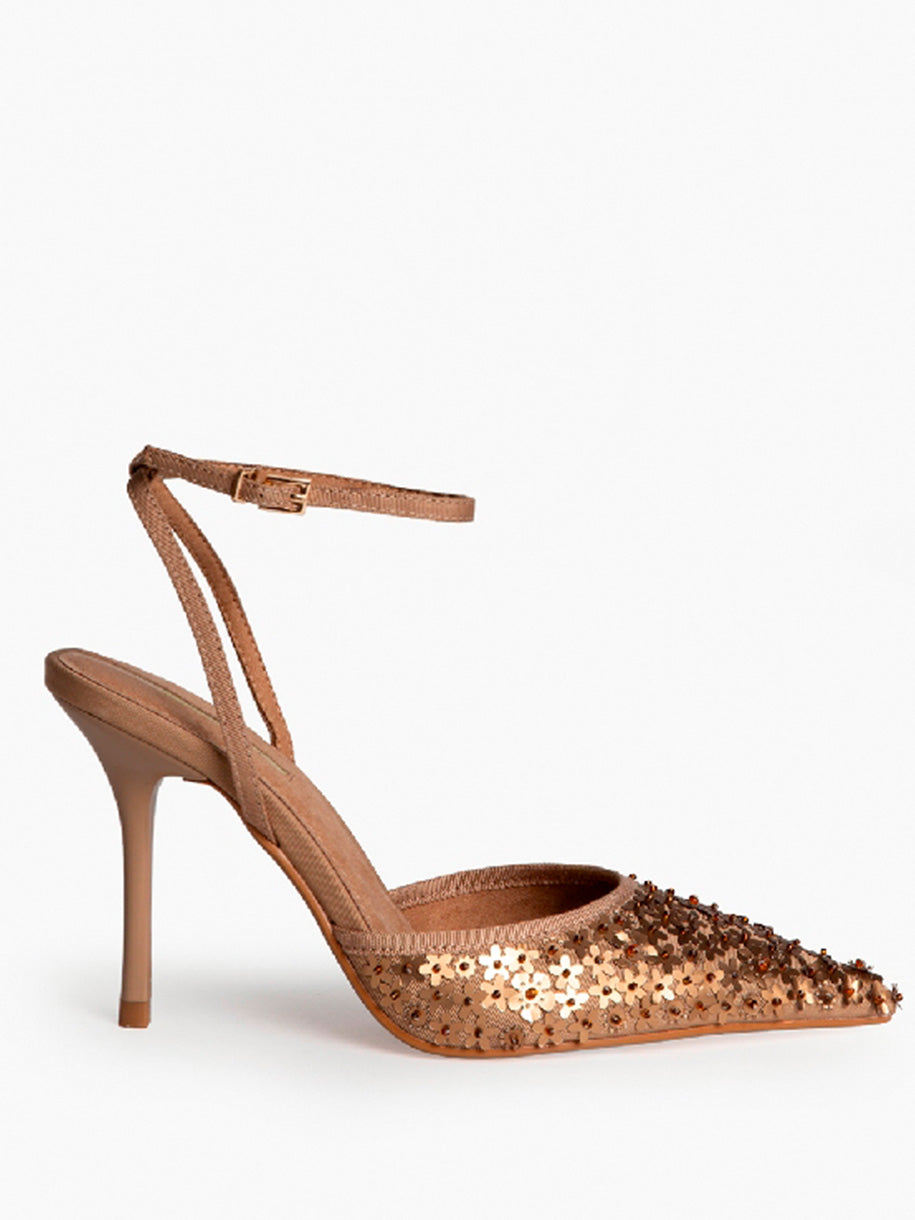 Stiletto en color beige con detalle de flores en la puntera