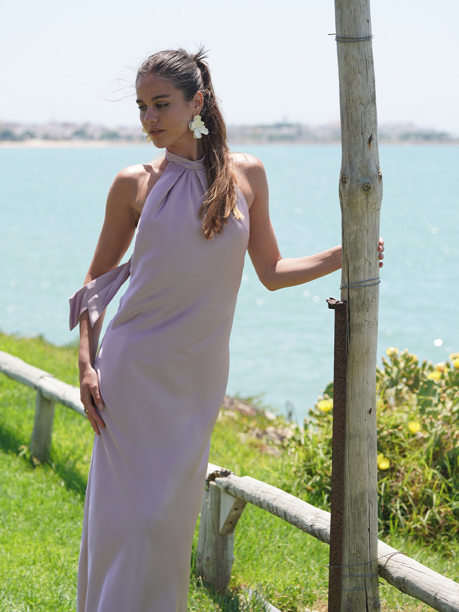 Vestido con cuello halter