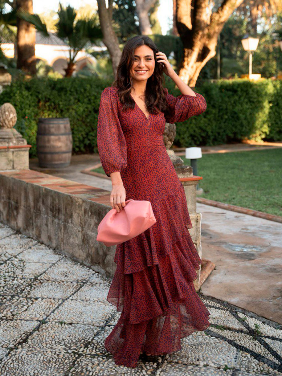 Vestido de invitada estampado con tres volantes