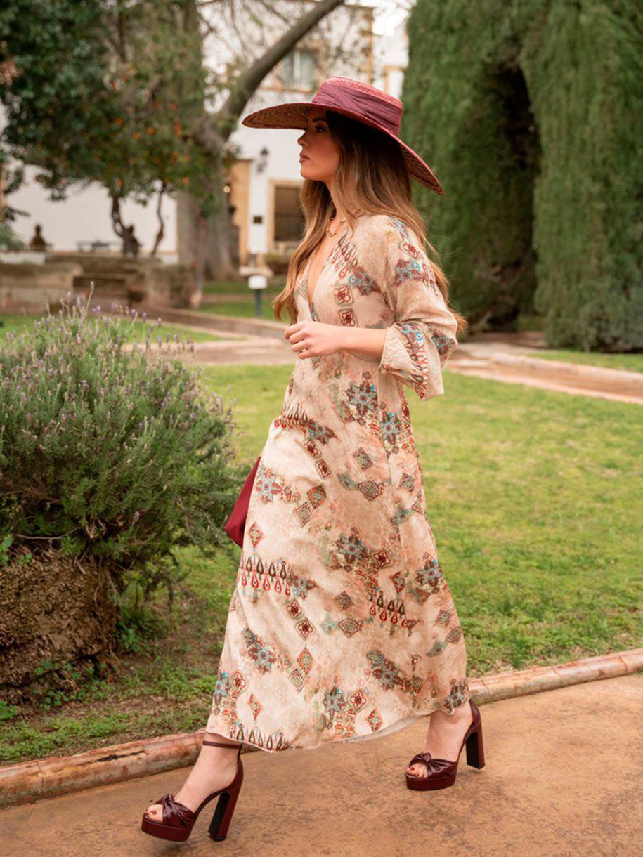 Vestido midi estampado en color beige
