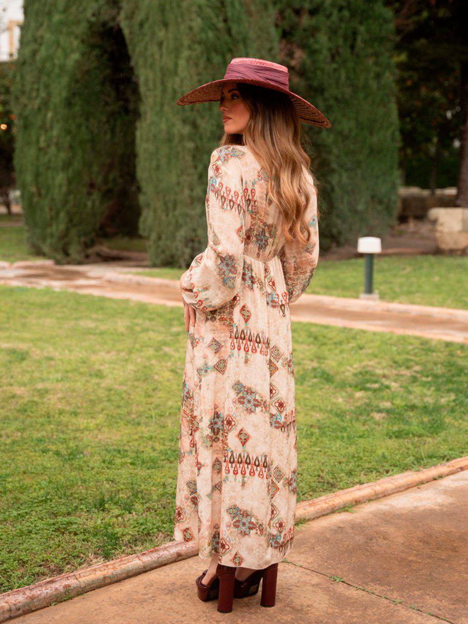 Vestido invitada de boda con pamela