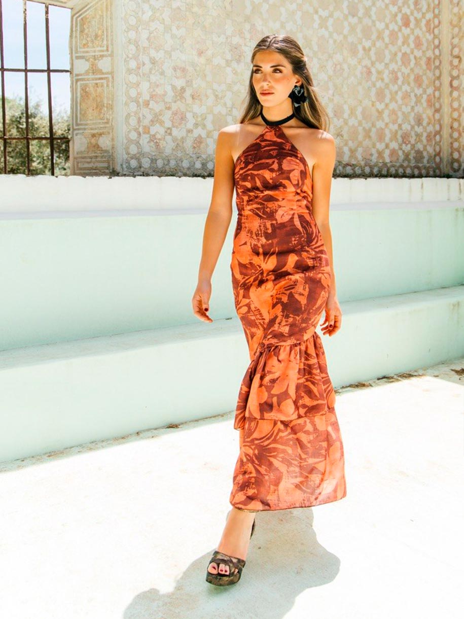 Vestido halter con volantes