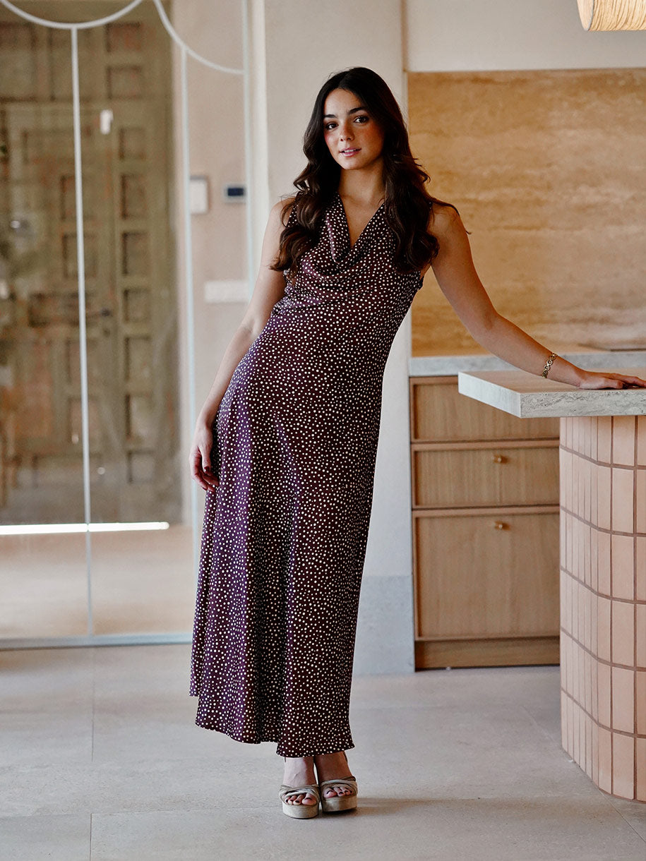 Vestido midi de lunares para boda de día