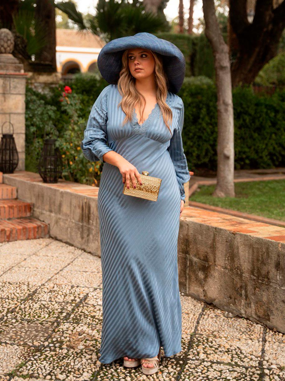 Vestido midi de invitada con pamela