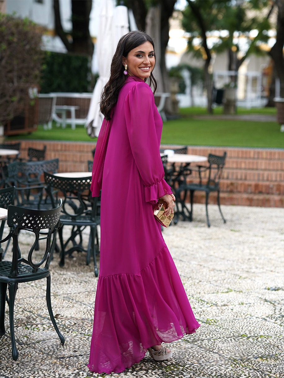 Vestido de invitada de boda de día con pamela
