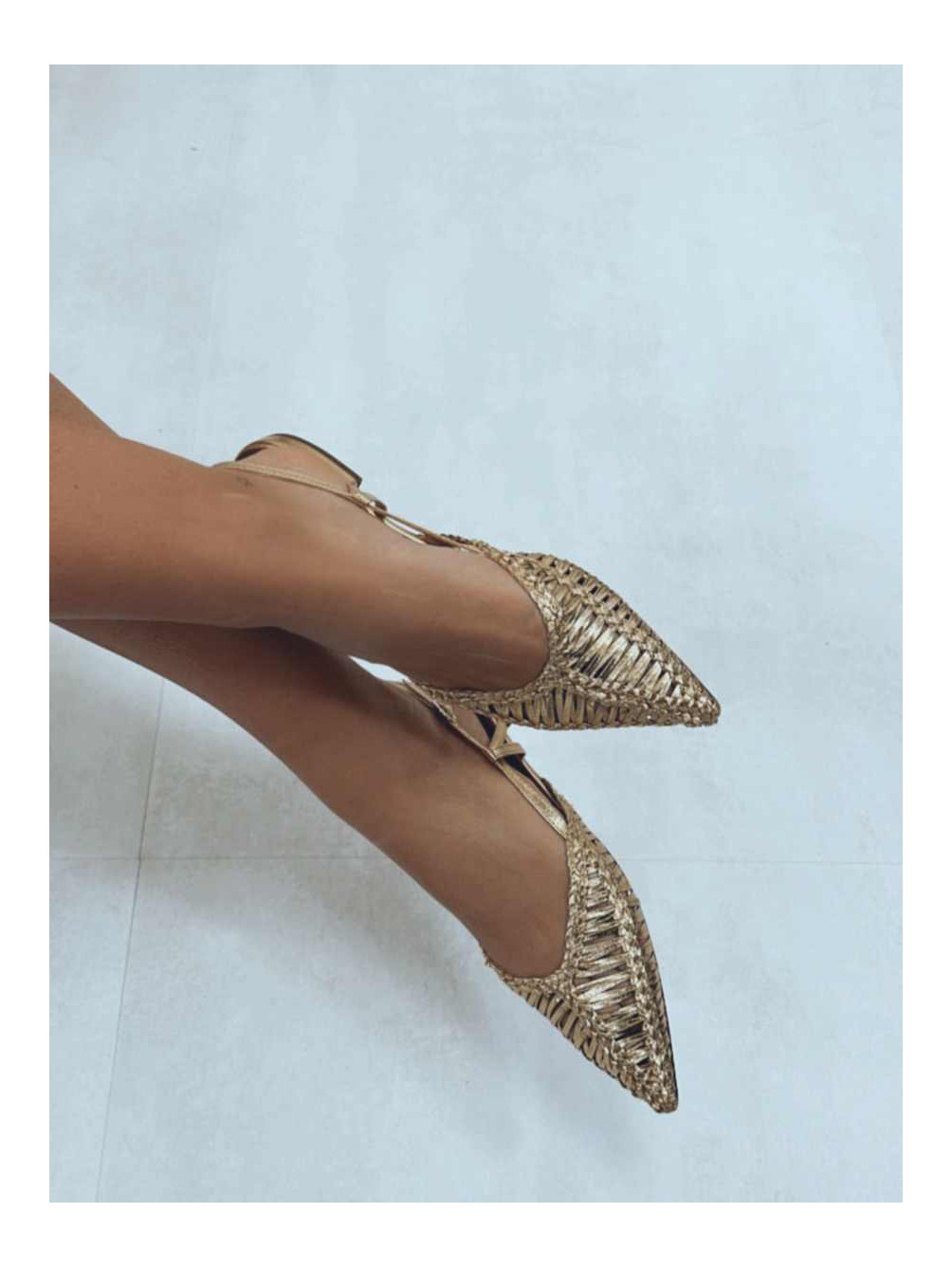 Sandalias doradas, con puntera y destalonadas, zapatos bajos baratos, Mariquita Trasquilá