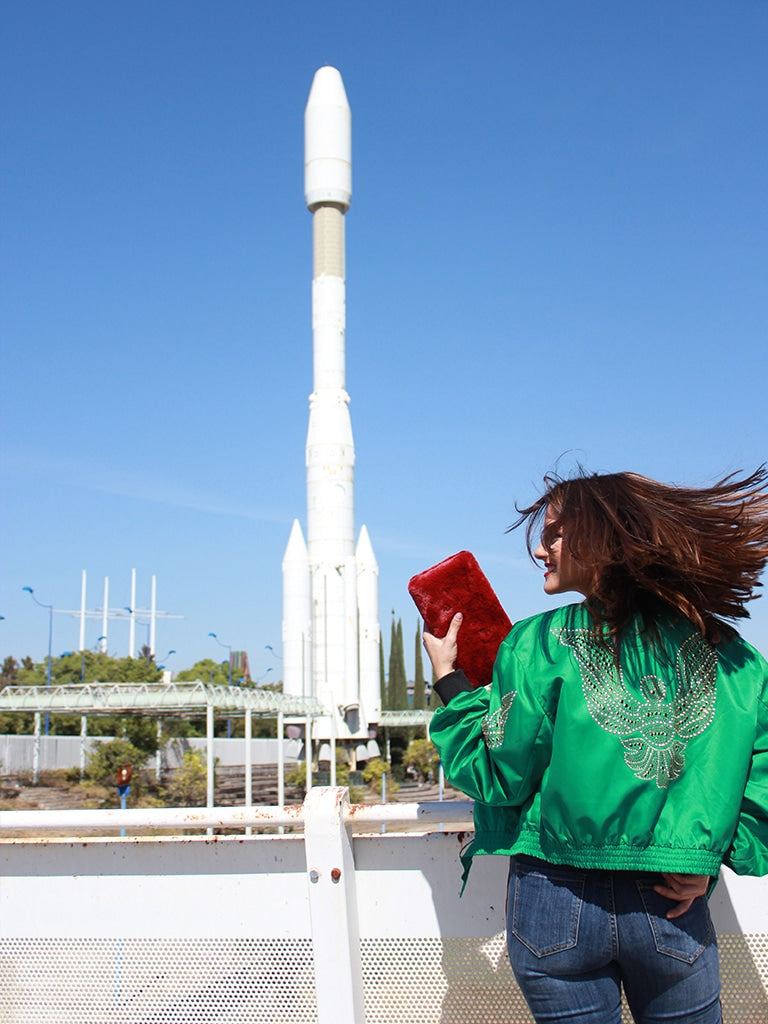 Despega el invierno: dale color a armario con una bomber