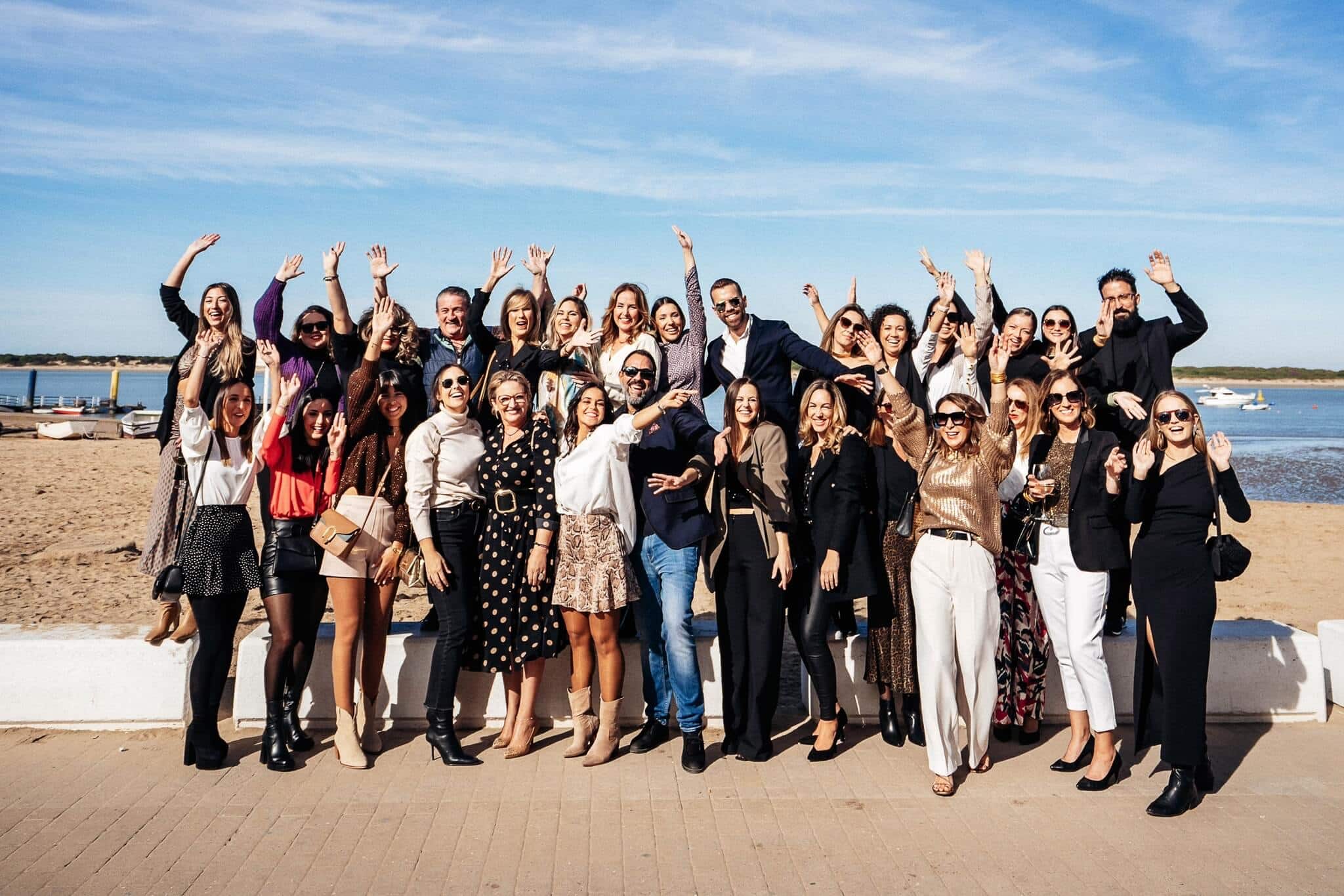 LA FAMILIA DE MARIQUITA TRASQUILÁ OS DESEA FELIZ NAVIDAD