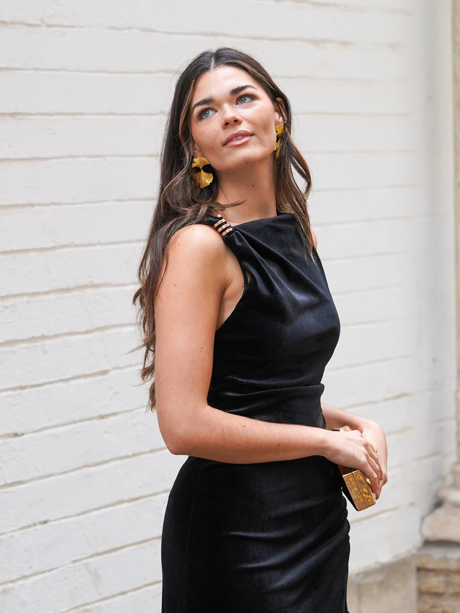 VESTIDO TERCIOPELO APLIQUE DORADO