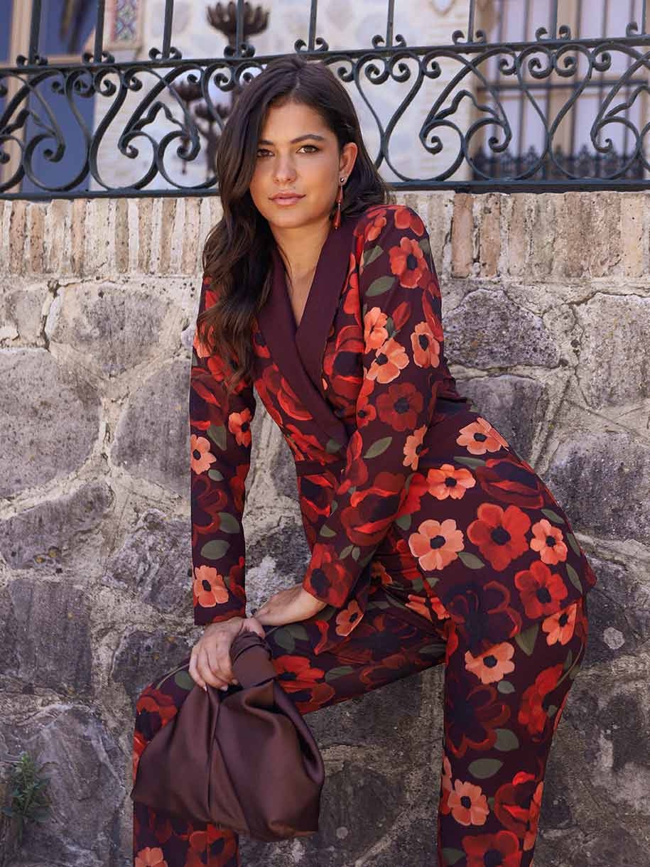 TRAJE DE CHAQUETA FLORES CORAL