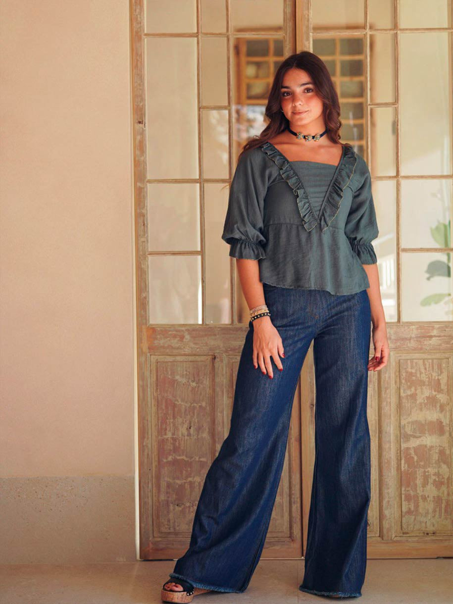 BLUSA ESCOTE VOLANTE