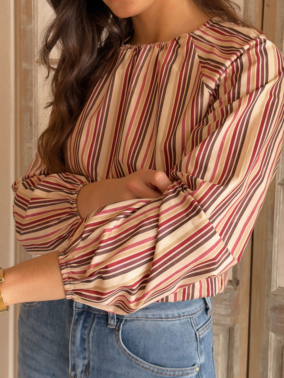 Blusa de rayas casual con manga engomoda