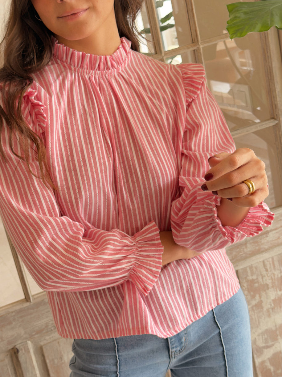 Blusa de mujer con volante
