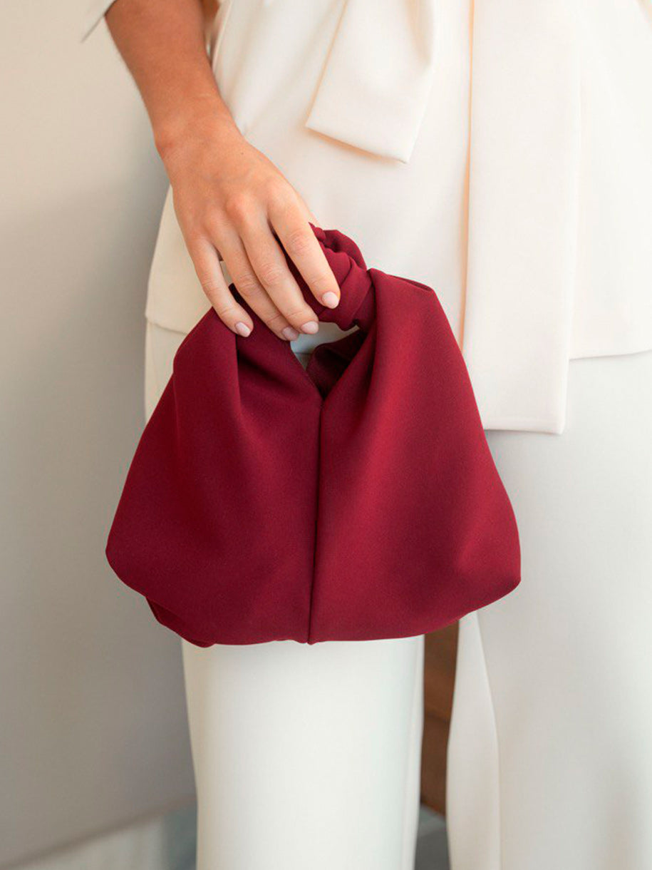 Bolso de mano en color burdeos para invitada de boda