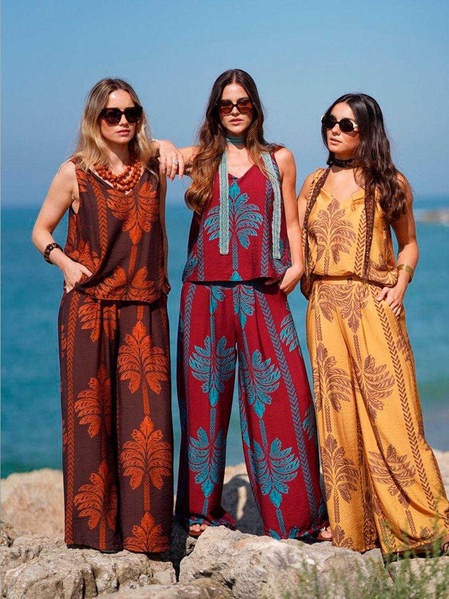Conjunto con estampado de palmeras