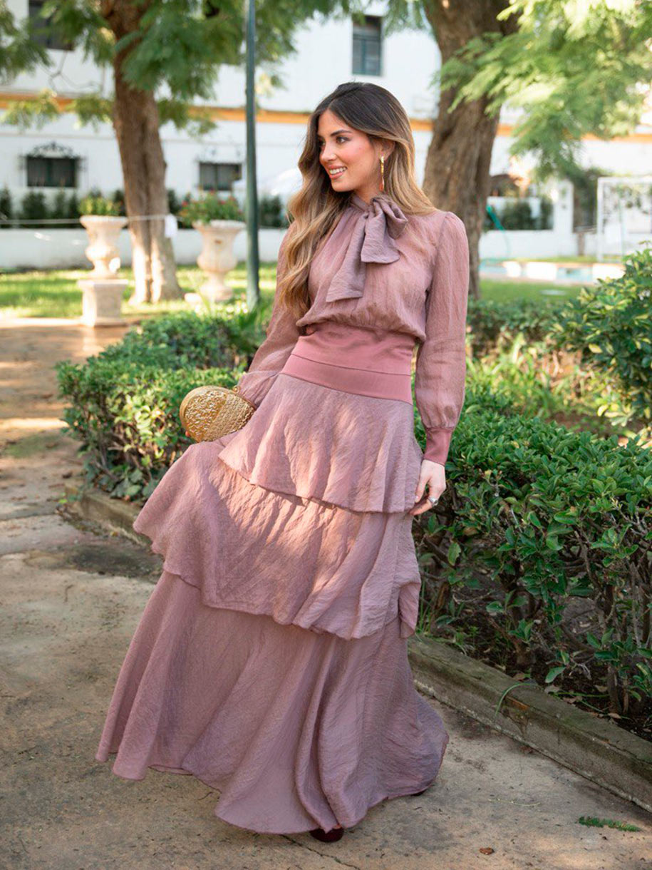 Conjunto de dos piezas, formado por blusa y falda