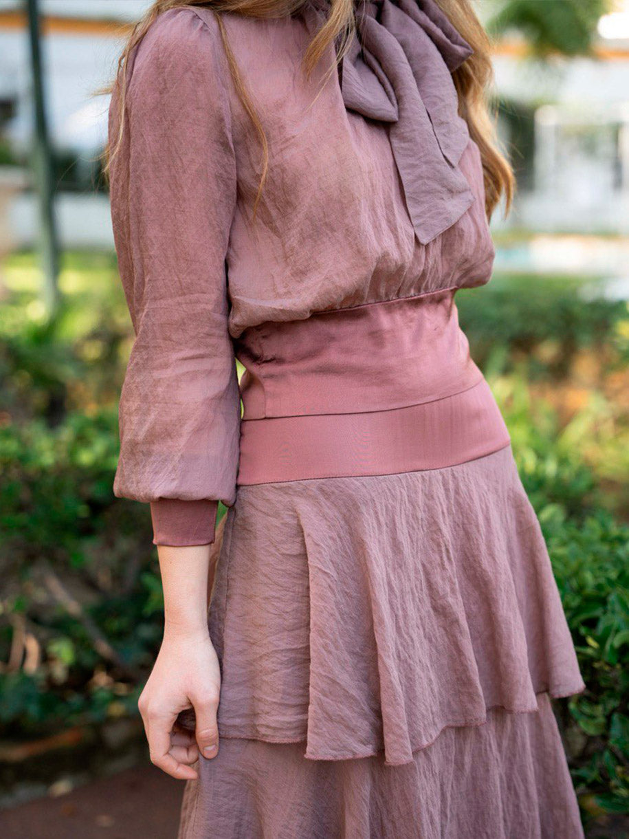 Blusa con lazo y cierre fruncido de manga