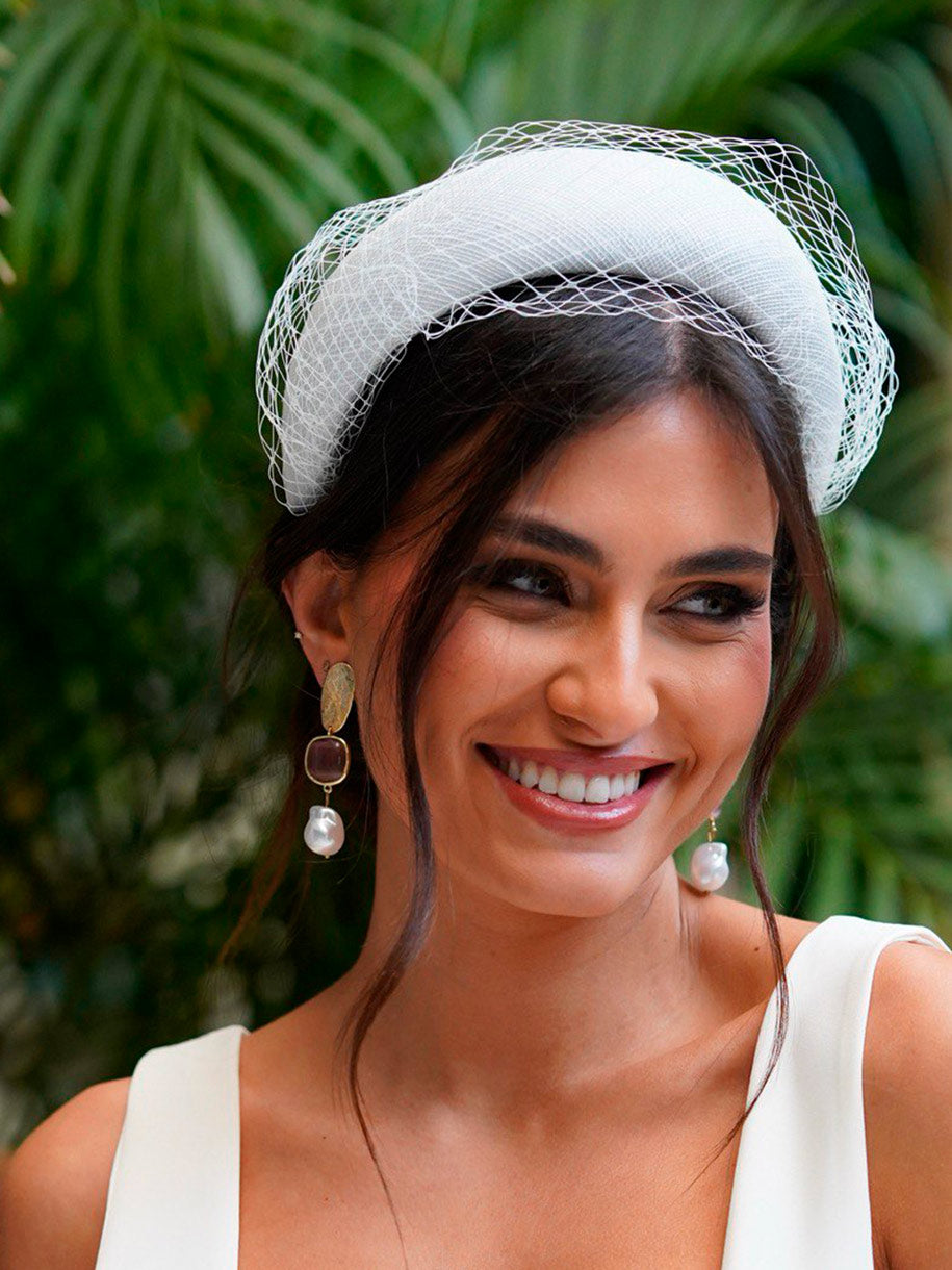 Diadema de novia con redecilla en color blanco