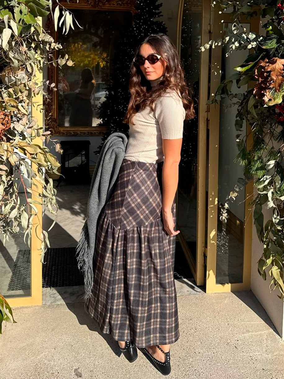 Falda de mujer, con cuadros para invierno