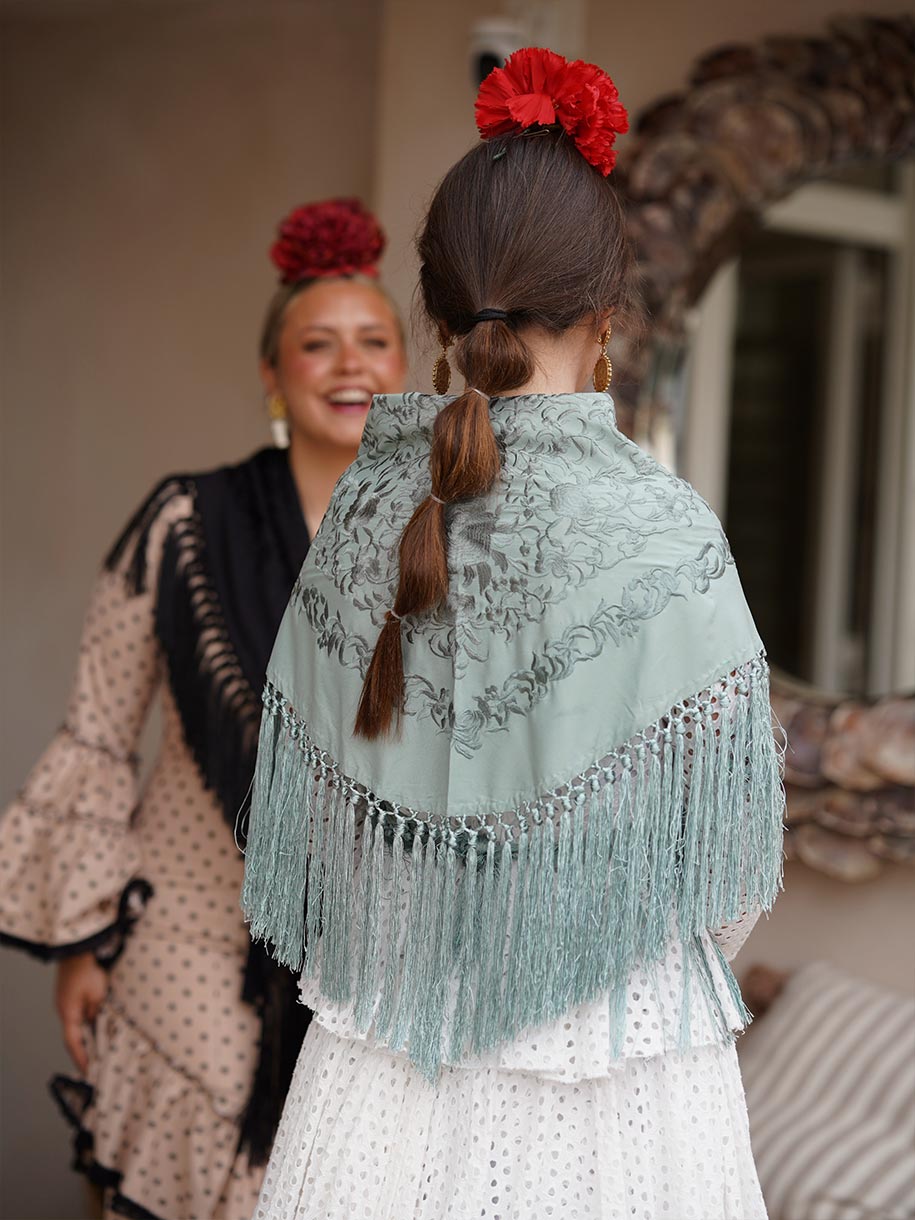 MANTONCILLO BORDADO CIELO