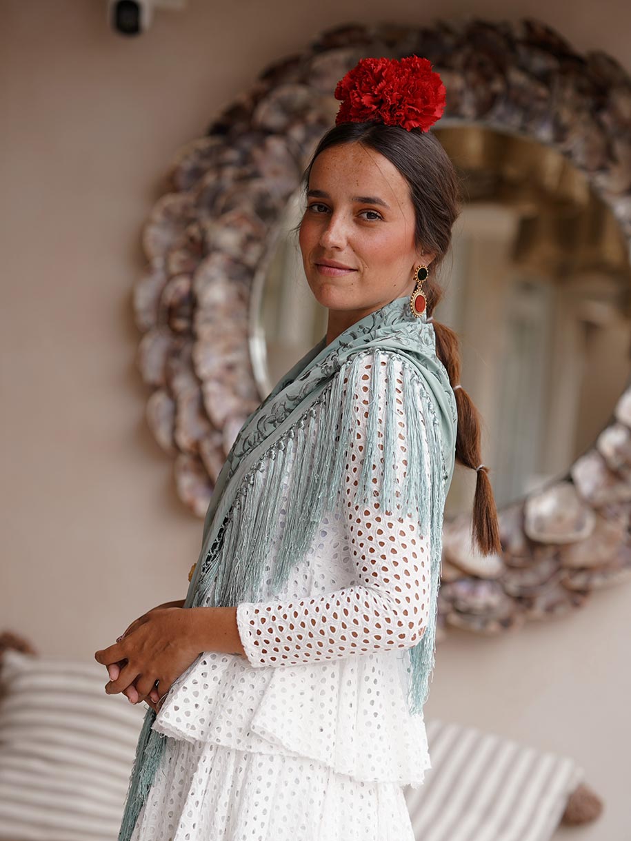 MANTONCILLO BORDADO CIELO