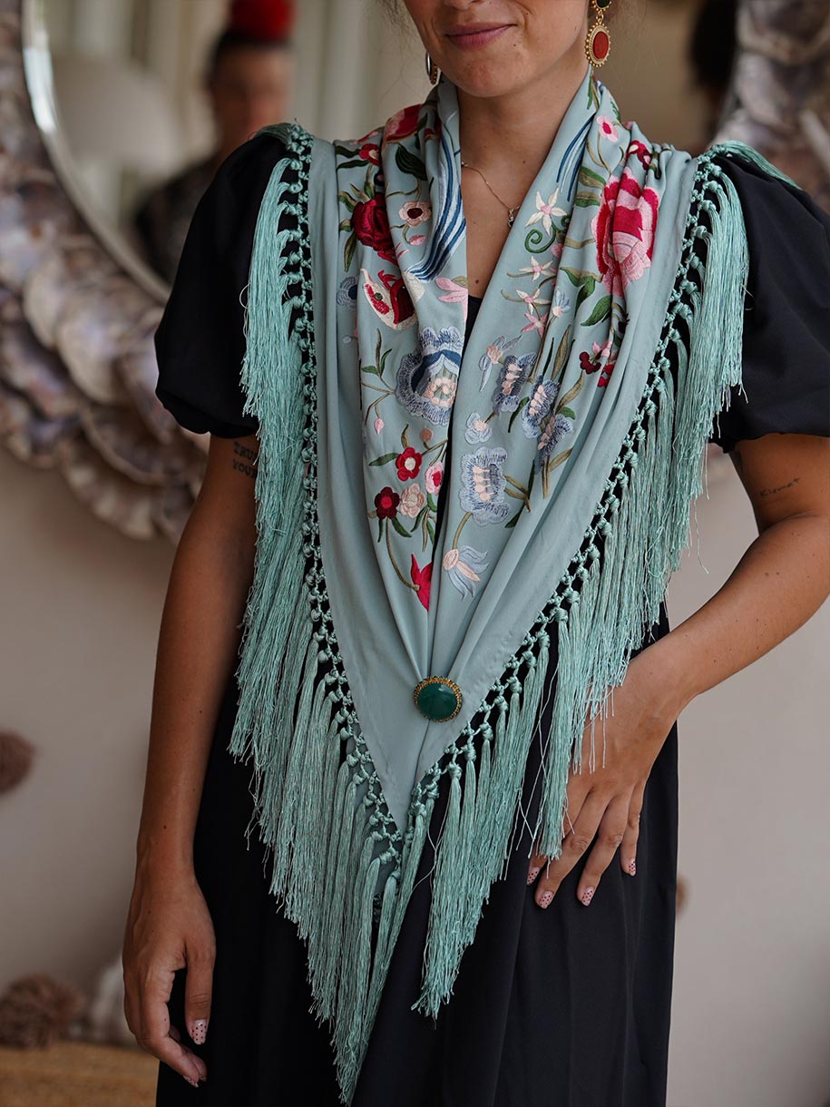 MANTONCILLO BORDADO PRIMAVERA