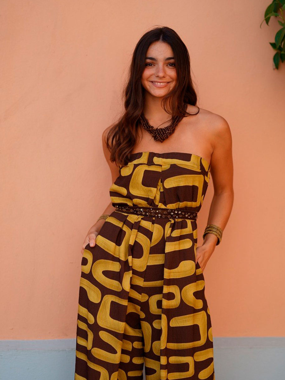 Mono estampado en mostaza