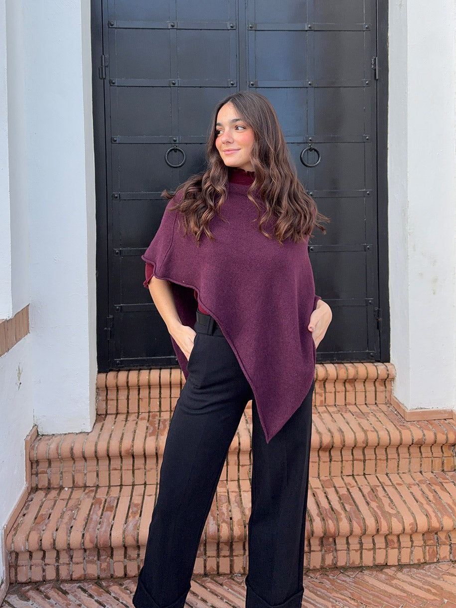 Poncho en color burdeos de mujer