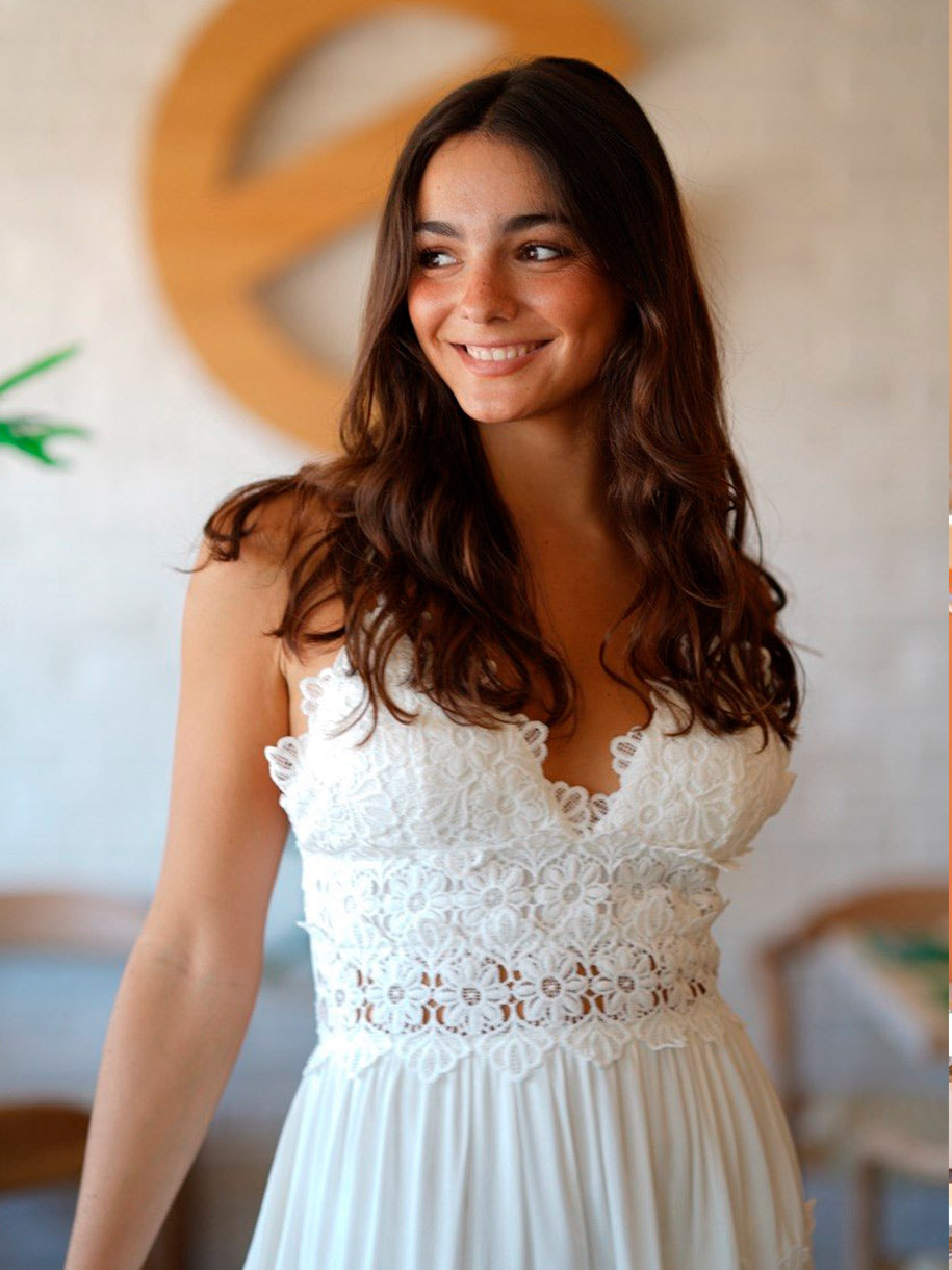 Vestido con escote en V 