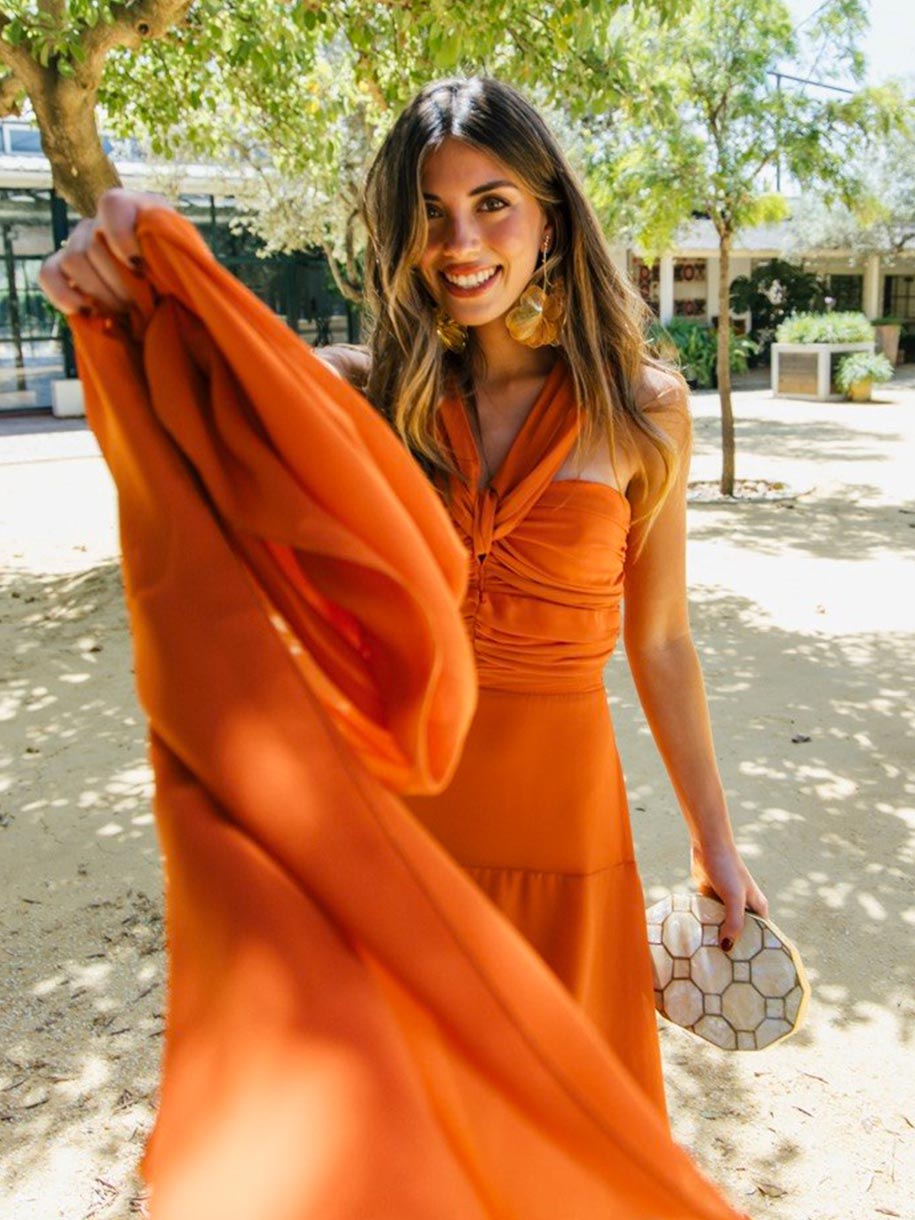 Vestido con cuello halter 