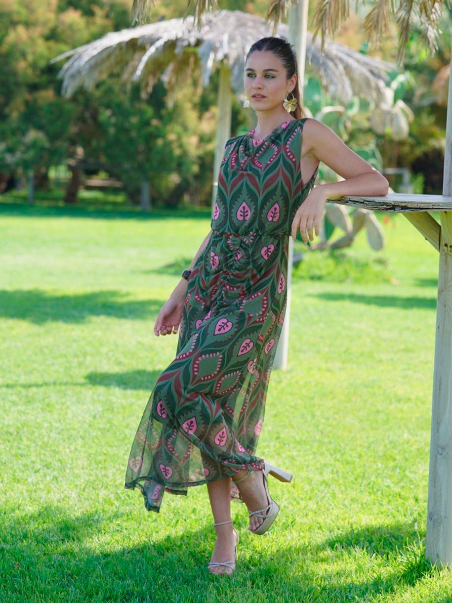 Vestido con escote bajo