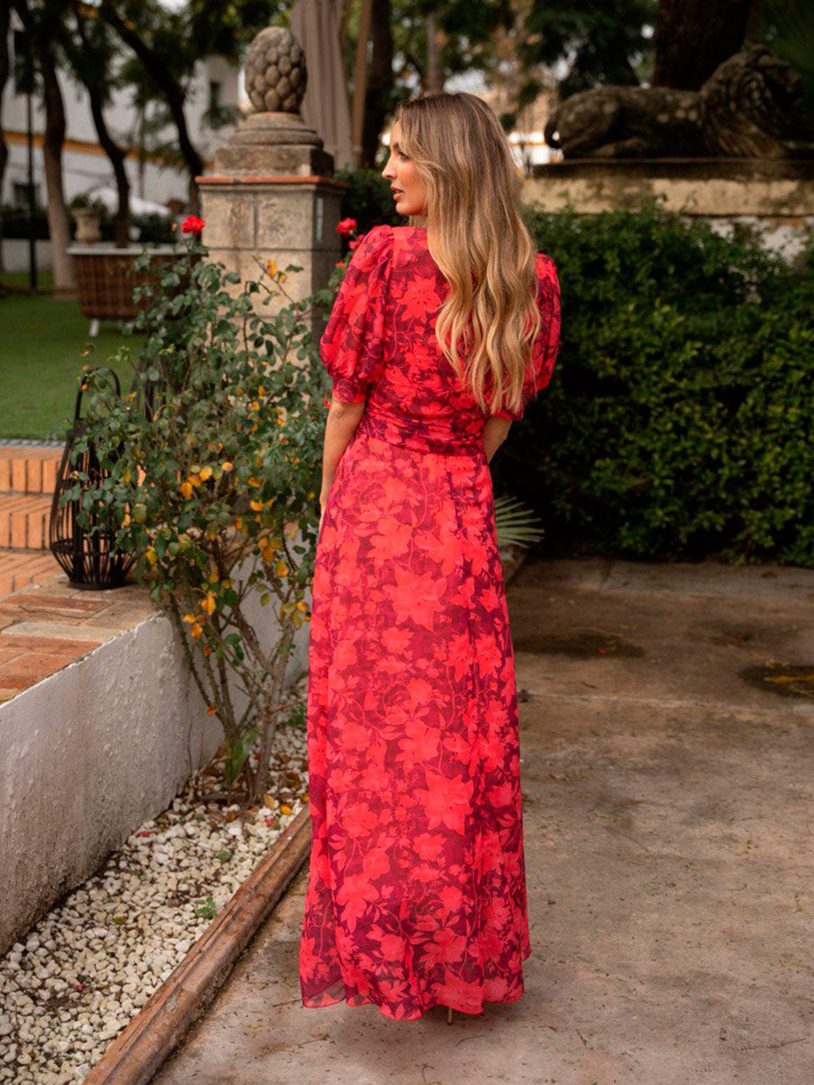 Vestido con flores con lazo en la cintura