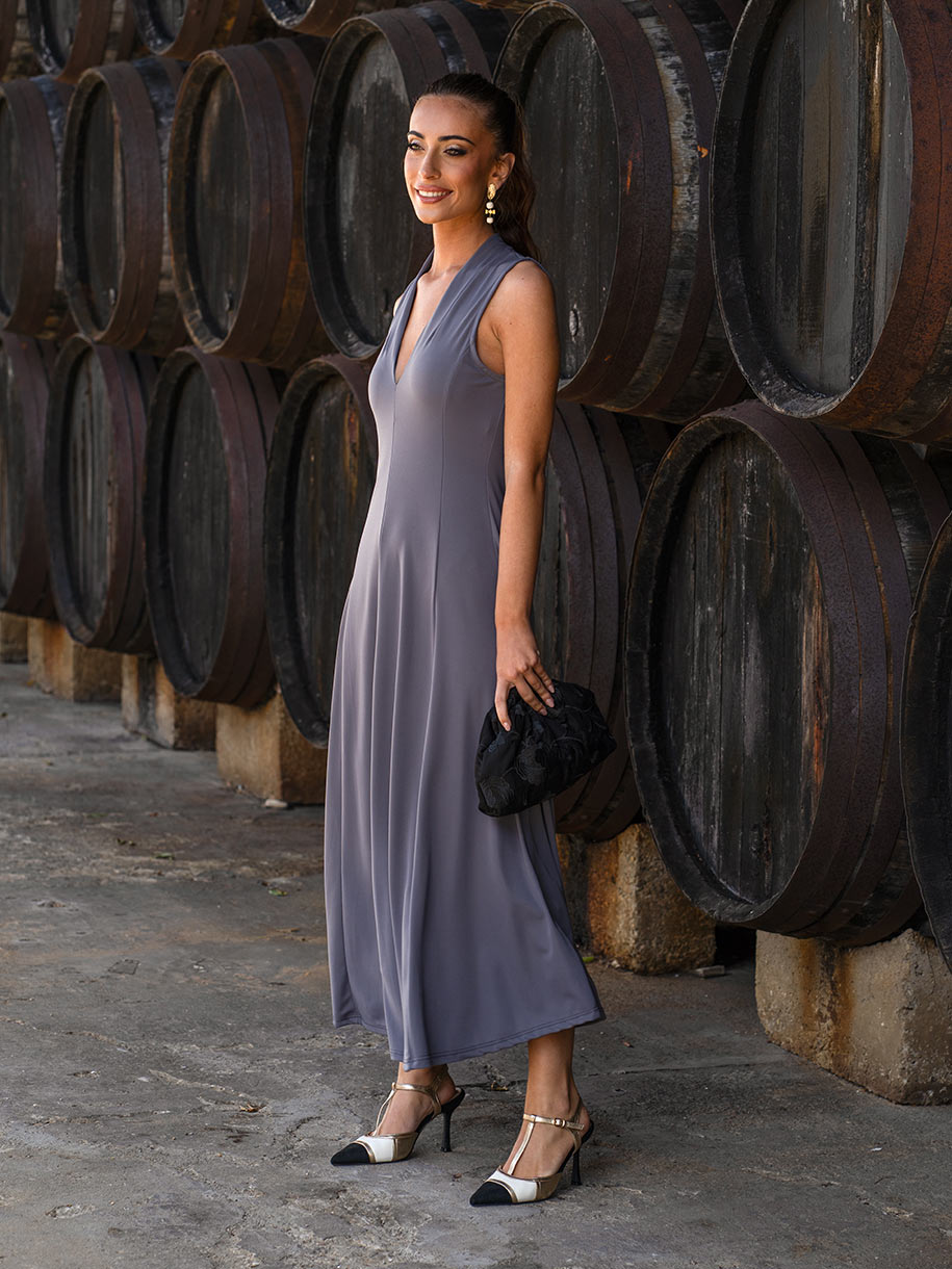 Vestido en color gris de invitada